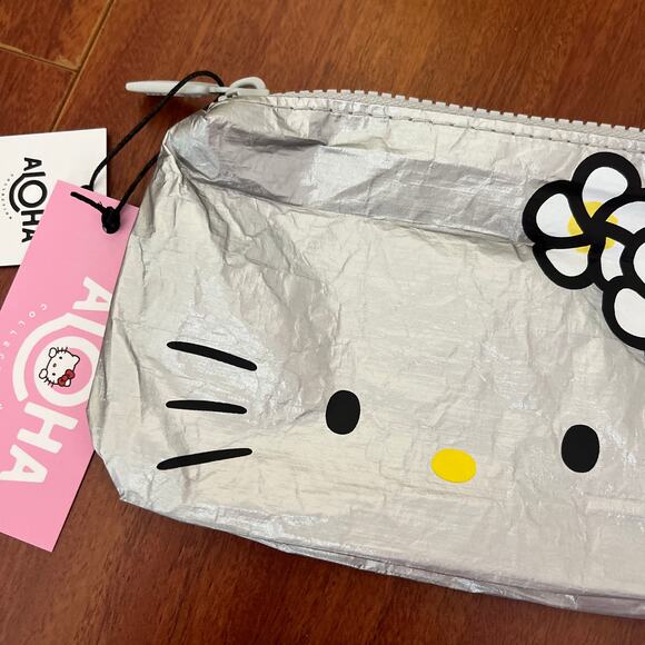 Aloha Collection• Supercute Edition Mini Pouch Hello KITTY FACE ON SILVER - Picture 9 of 12